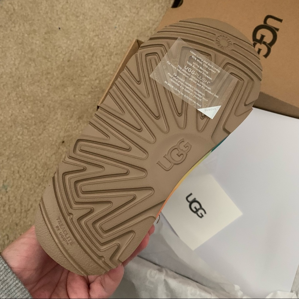 Ugg Kids Classic Short II Rainbow Boot - Picture 3 of 5
